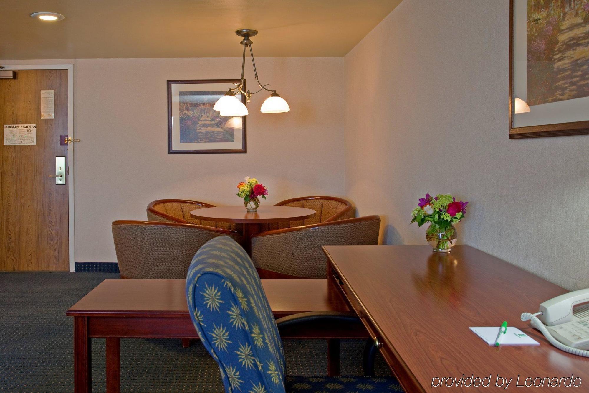 Holiday Inn La Mirada near Anaheim, an IHG Hotel Ruang foto