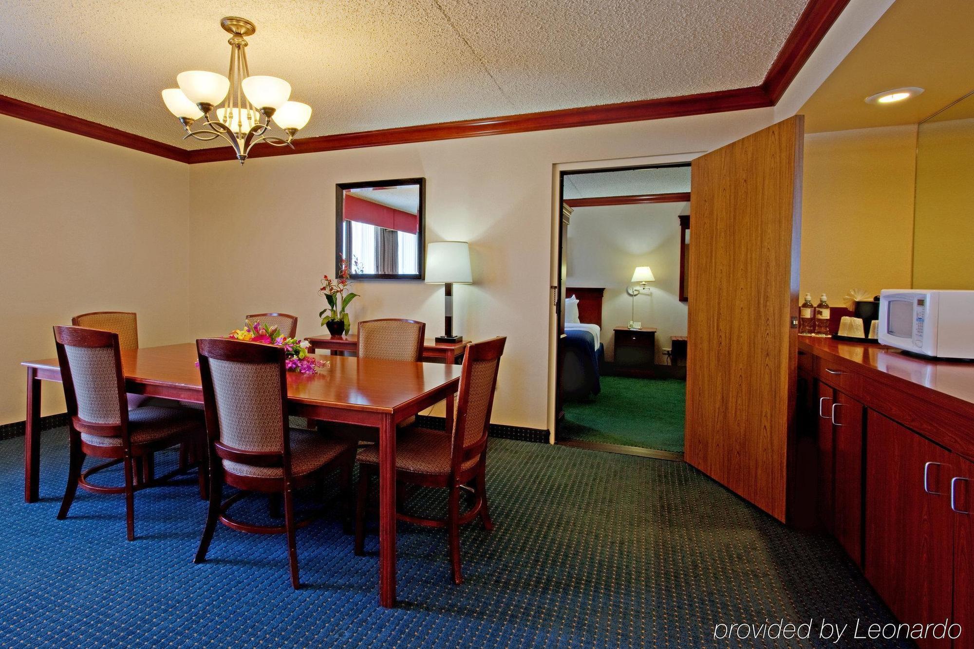 Holiday Inn La Mirada near Anaheim, an IHG Hotel Ruang foto